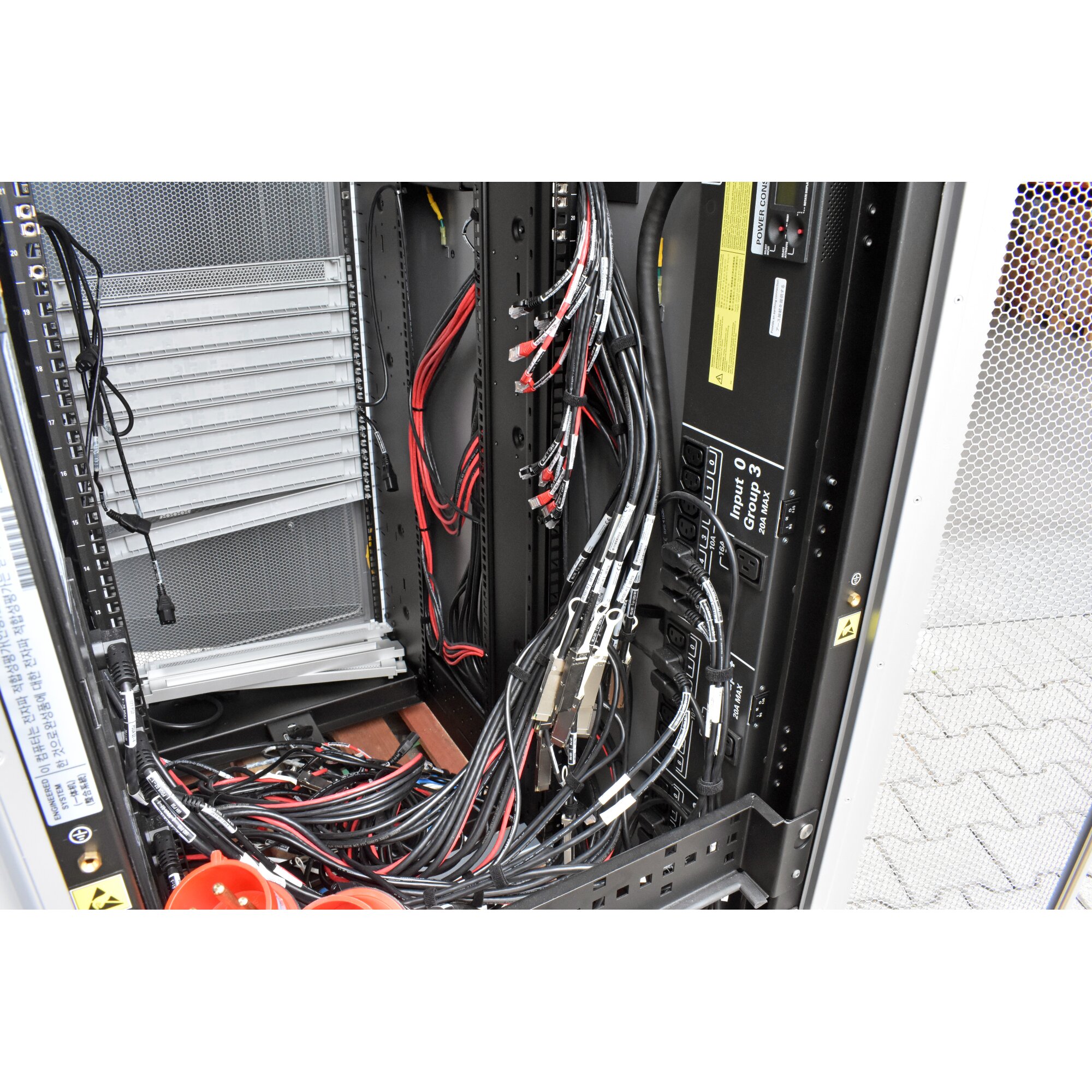 Sun Oracle Exadata X8-2 Server Cabinet 1242 7120092 2x PDU +Key +Cables ...