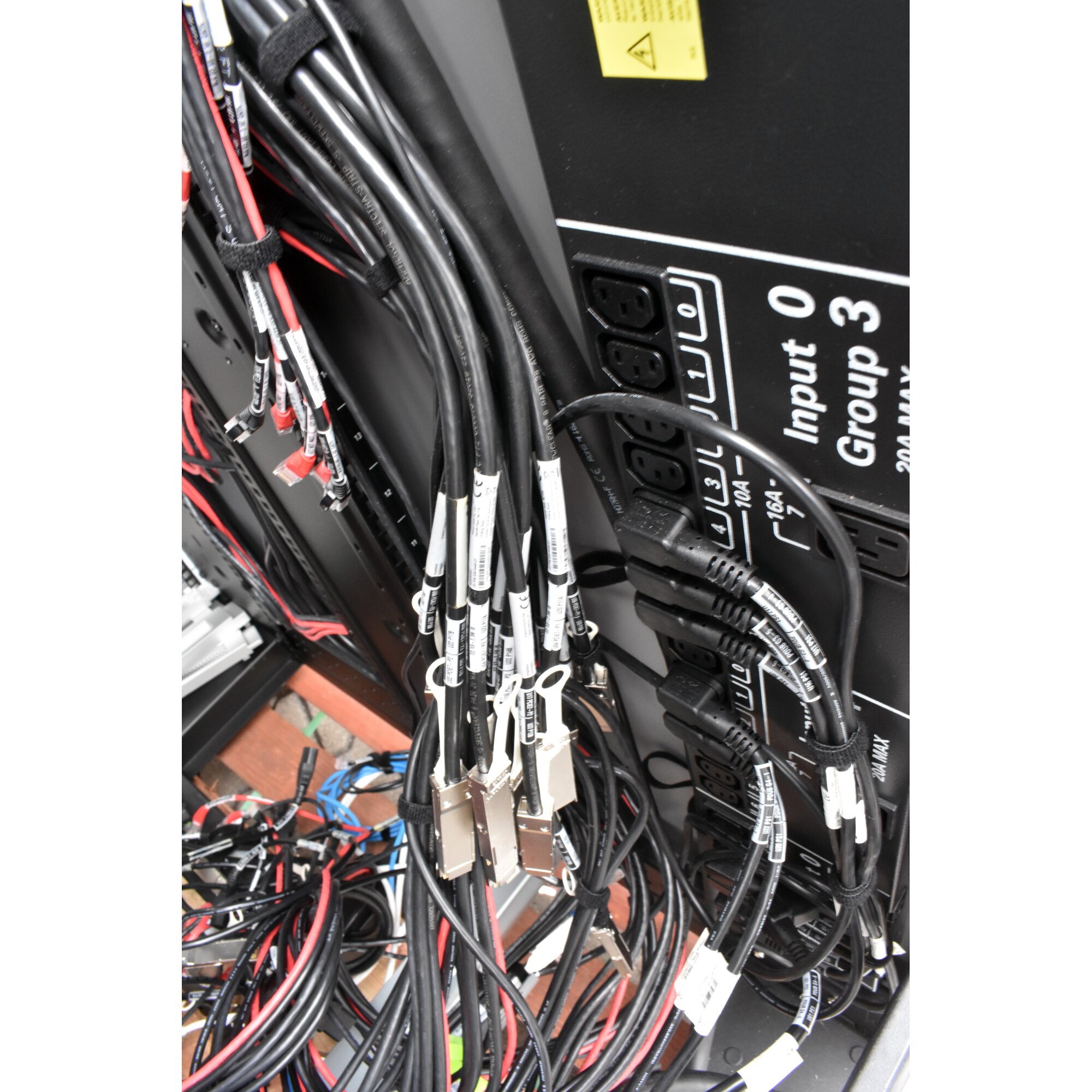 Sun Oracle Exadata X8-2 Server Cabinet 1242 7120092 2x PDU +Key +Cables ...